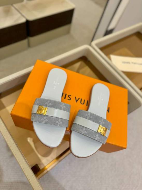 Picture of Louis Vuitton Slippers _SKULVsz35-42mnh0706547
